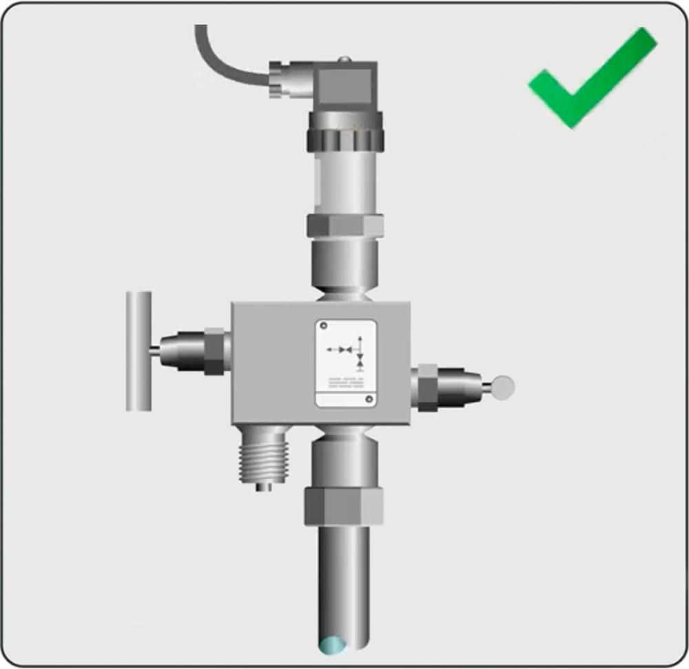 Mounting pressure transmitter into enclosed volume 